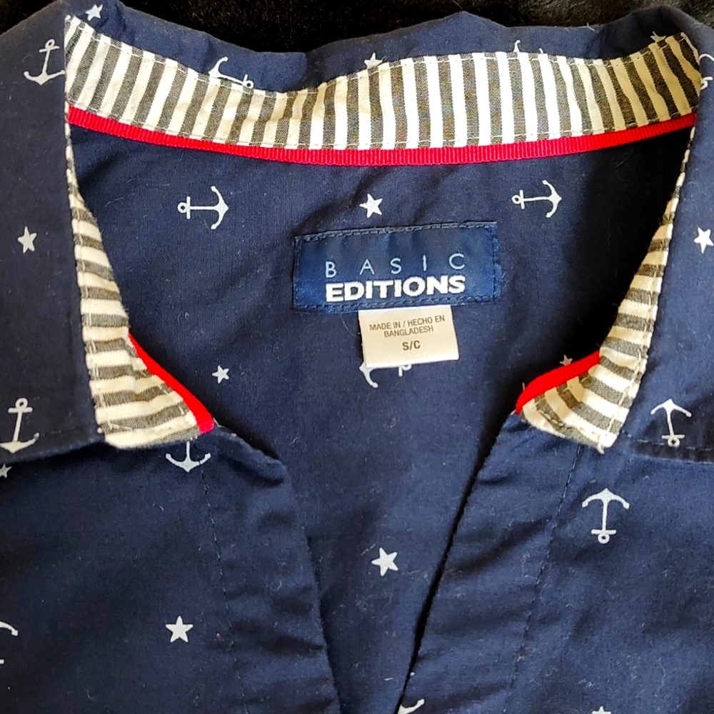 Fitted woman's top. Navy blue with little white anchors.